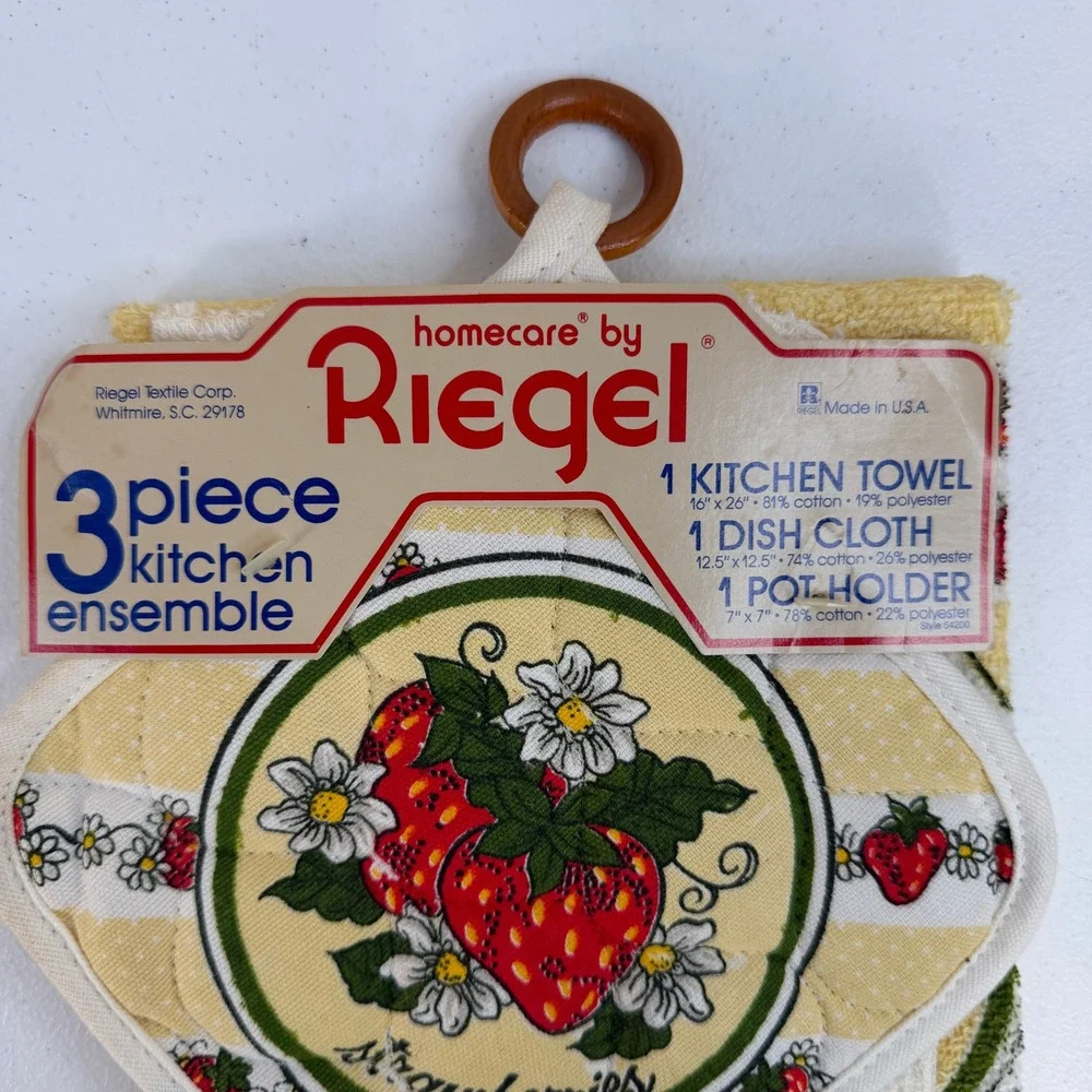 VTG Riegel 3pc Kitchen Ensemble Strawberry Daisy Floral Made USA Lot‎ of 2 NEW